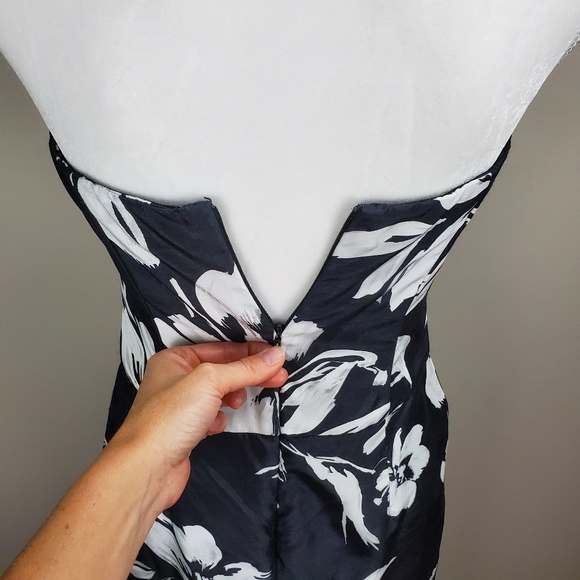 Sale! [White House Black Market] Strapless Dress - Picture 3 of 8